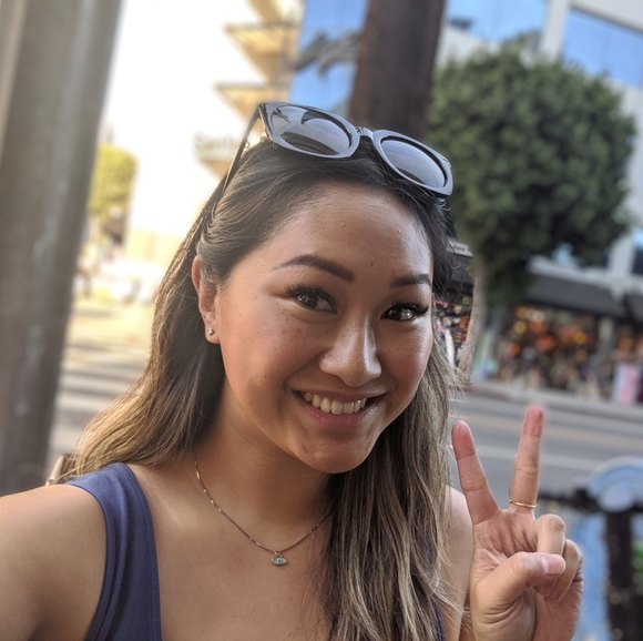 Meet your Posher, Amanda - Picture 2 of 2